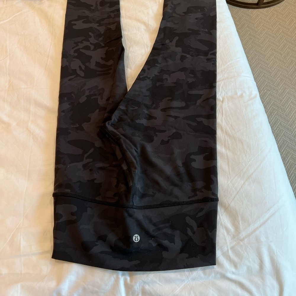 lulu lemon size 6 leggings. Wonder under pant